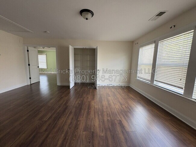 Building Photo - 2403 Palmdale Walk Dr