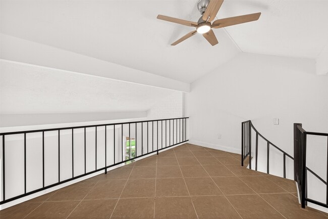 Building Photo - 8632 Maplecrest Dr