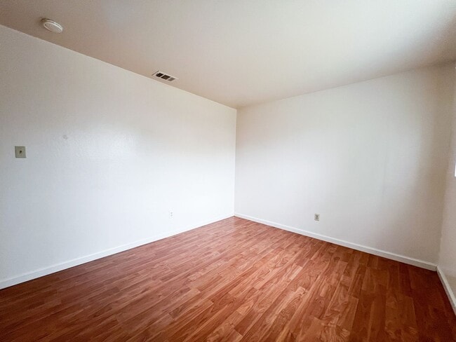 Building Photo - 4 Bedroom, 2 Bath Single Story Corner Lot Home in Rancho Cordova