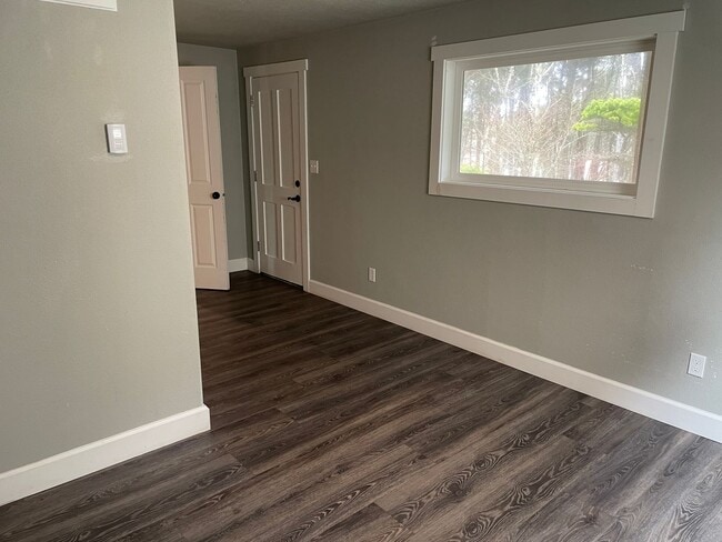Building Photo - Recently renovated apartment in Lincoln City!