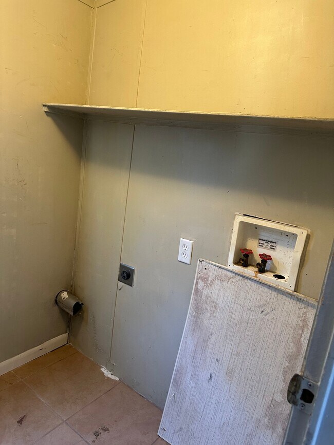 Building Photo - 16979 Pine Trail Dr