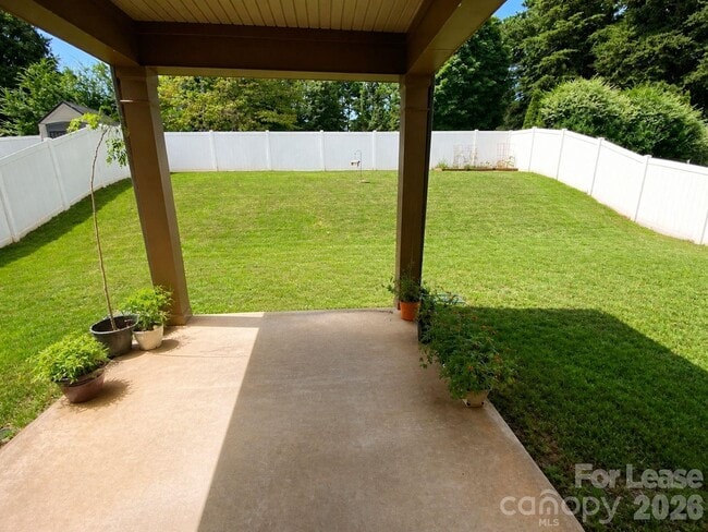 Building Photo - 137 Glade Vly Ave