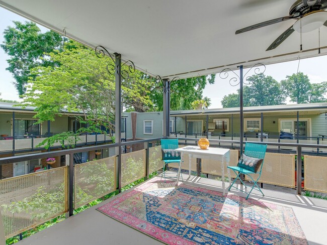 Building Photo - Check out this amazingly located 3 bed/2 b...