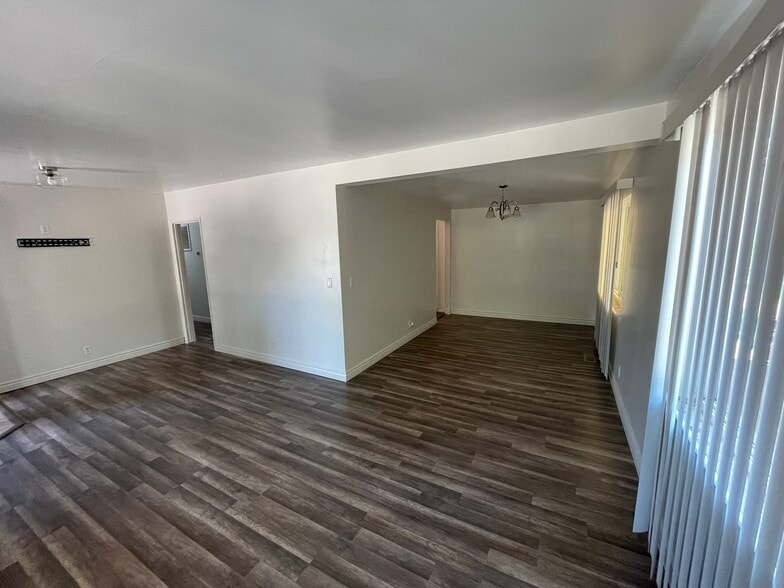 Building Photo - 377 Tusher St