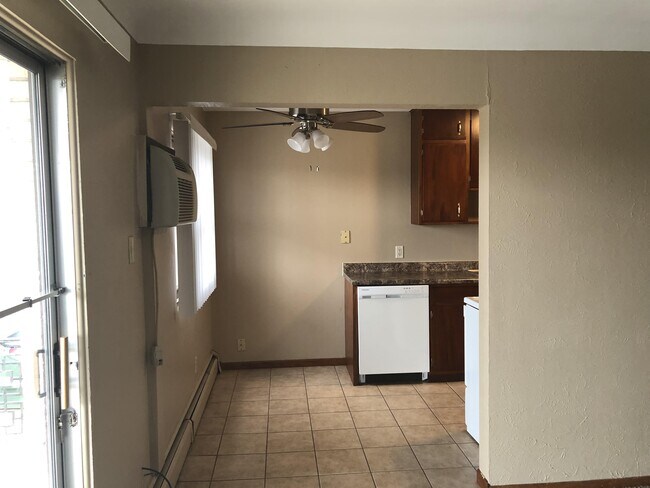 Building Photo - 1640 Cumberland St