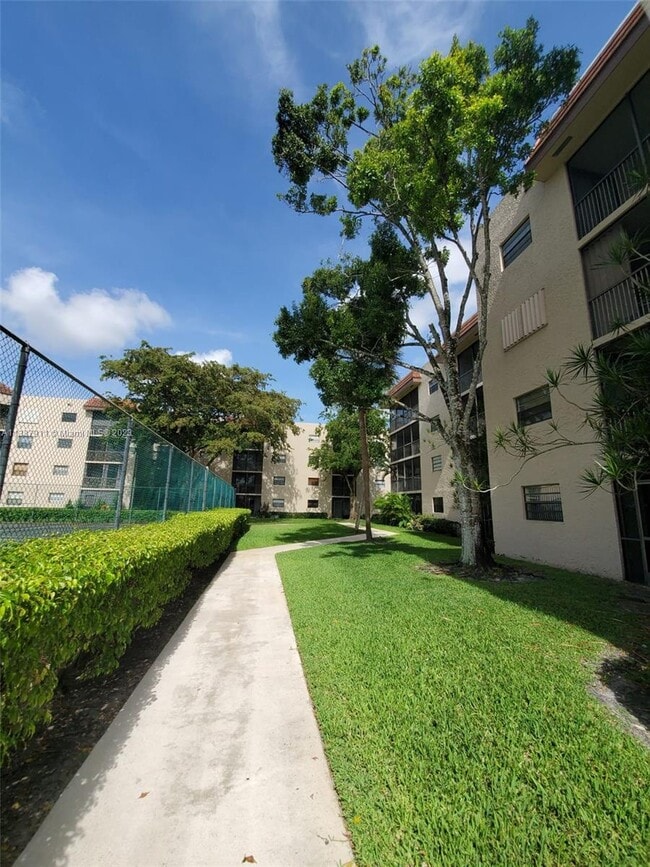 Building Photo - 10451 W Broward Blvd