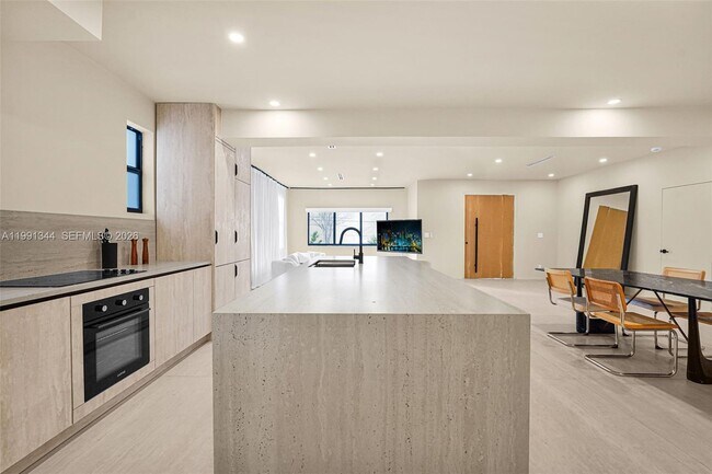 Building Photo - 4721 NW 6th Ave