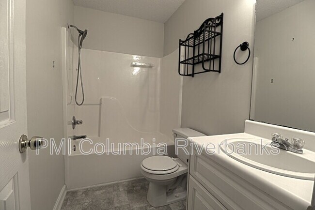 Building Photo - 1220 Parliament Lake Dr