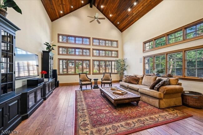 Building Photo - 545 Johnston Dr