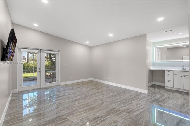 Building Photo - 2730 SE 7th Pl