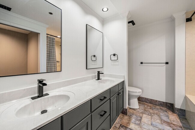 master bathroom - 1130 Piedmont Ave NE