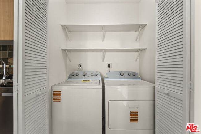 Building Photo - 388 E Ocean Blvd