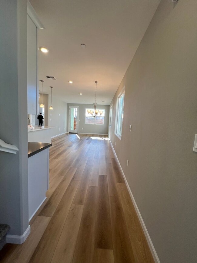 Building Photo - 4/2.5 GORGEOUS Townhome in Minden!