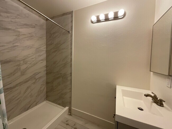 Building Photo - Single-family home 3 bedroom 2 bathroom located in the highly sought-after area of Chino Hills, CA.