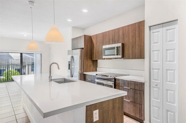 Building Photo - 7865 NW 104th Ave