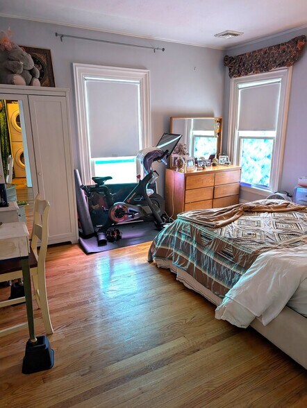 Building Photo - 636 Moody St