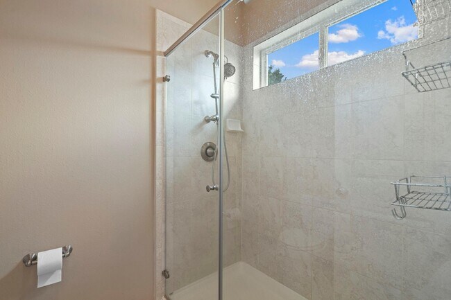 Building Photo - 10602 Comeaux Ln