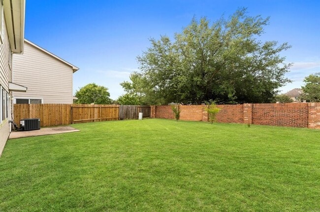 Building Photo - 7419 Ravenswood