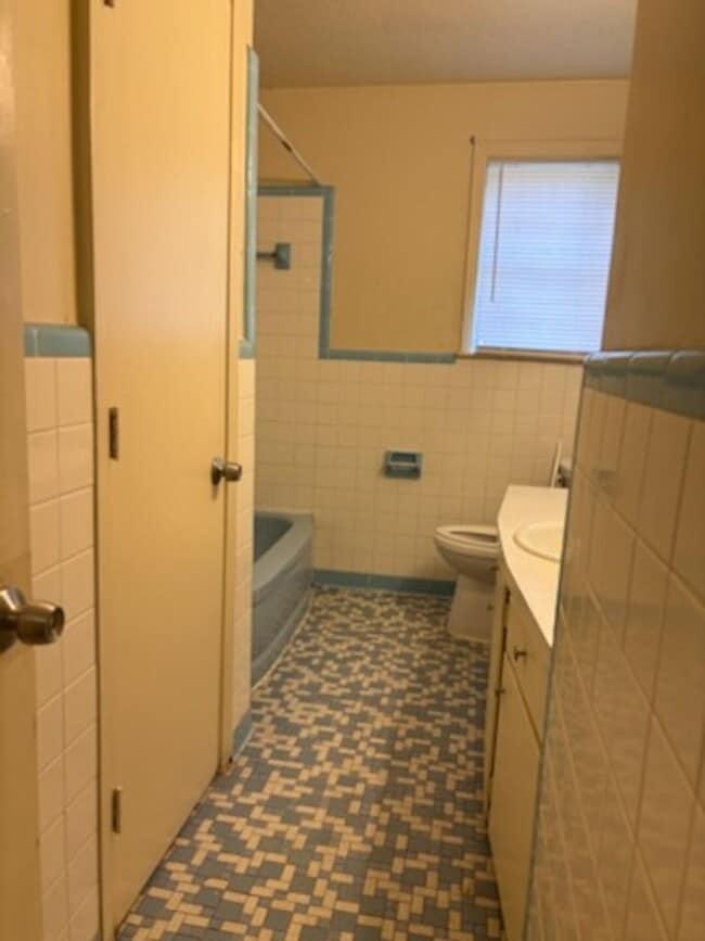 Building Photo - 3125 Bienville Dr