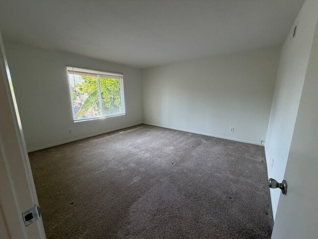 Building Photo - 800-806 S Park Hyde St