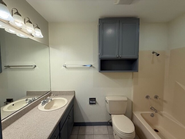 Building Photo - Downstairs -Three-bedroom Condo