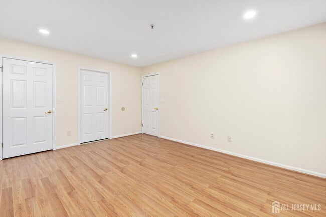 Building Photo - 828 Waterford Dr