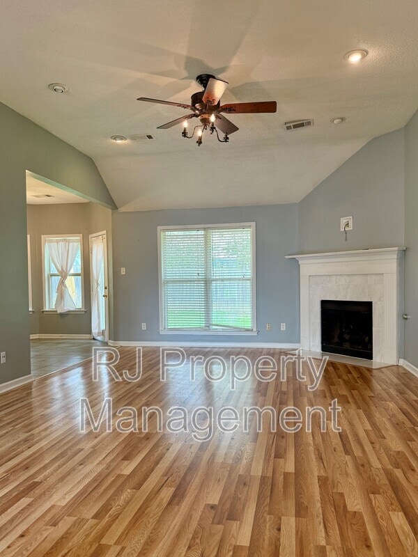 Building Photo - 6095 E Everett Hill Cir