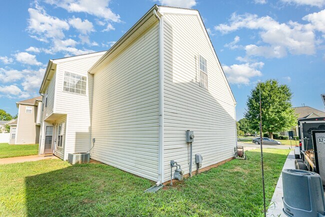 Building Photo - 3624 Pauline Ln