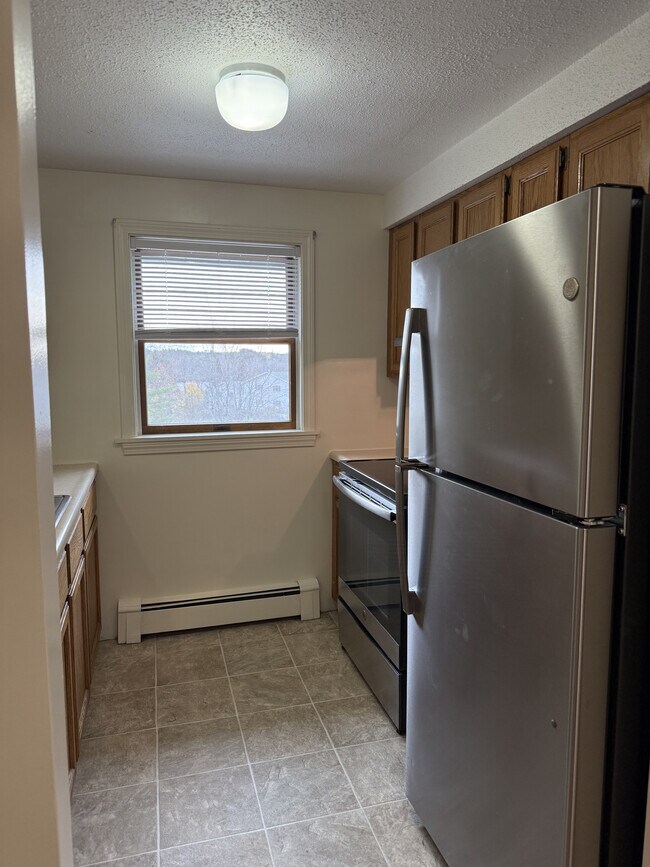 Building Photo - 826 State St