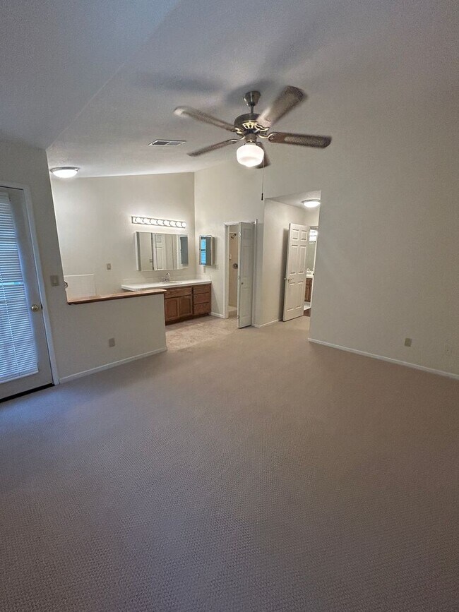 Building Photo - Great Location in the Heart of Auburn