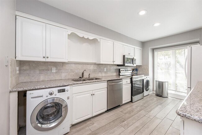 Building Photo - 6307 Del Monte Dr