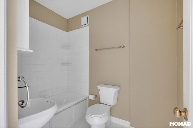 Building Photo - 2068 Walton Wy