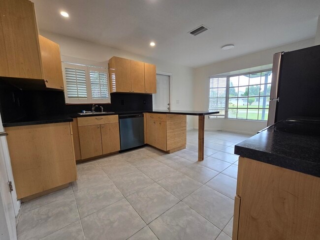 Building Photo - 800 Ibis Way