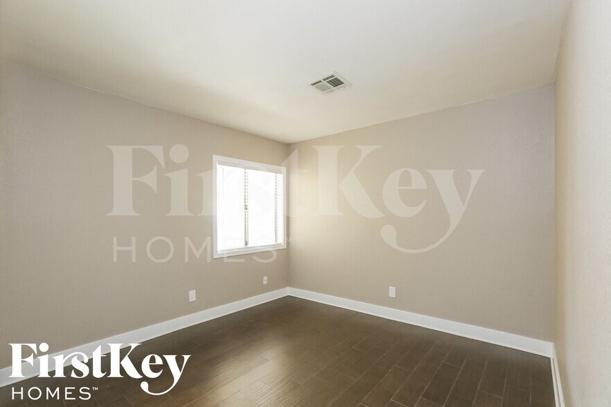 Building Photo - 7366 W Jenan Dr