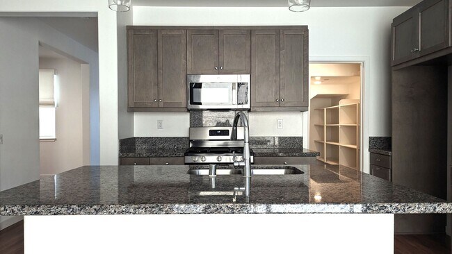 Building Photo - 7449 Channel View St