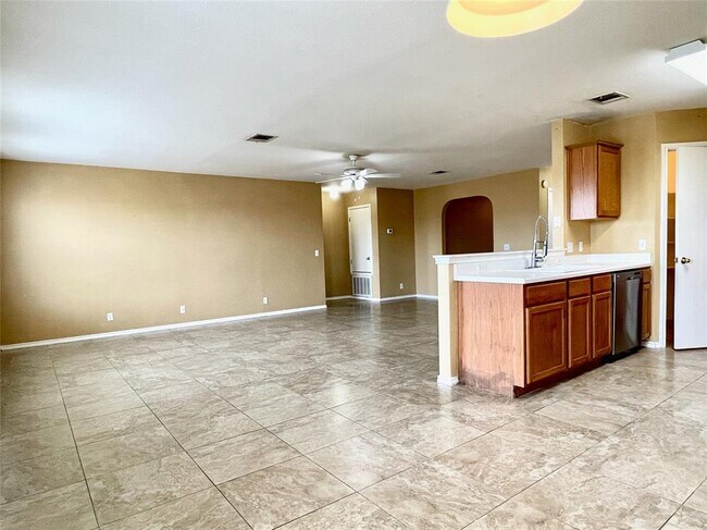 Building Photo - 318 Mitchell Dr