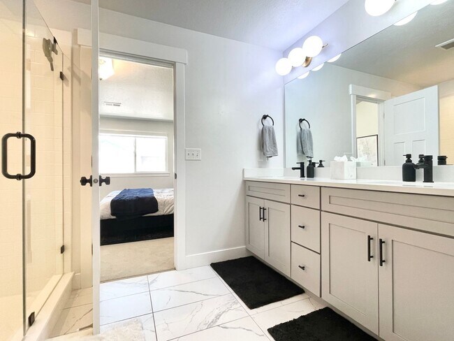 Building Photo - Modern Townhome at North Pointe Village!
