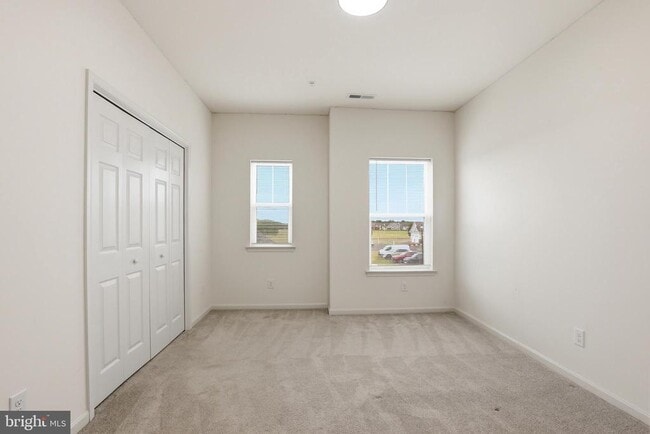Building Photo - 5002 Pebble Ln W