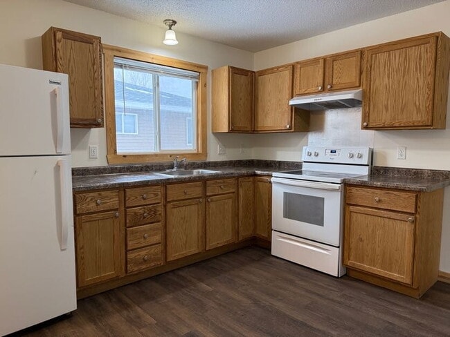 Building Photo - 625 2nd Ave W