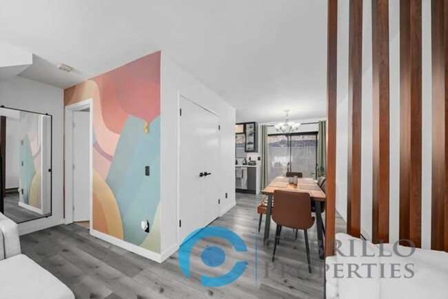 Building Photo - Stylish and Spacious Townhome for Rent in ...