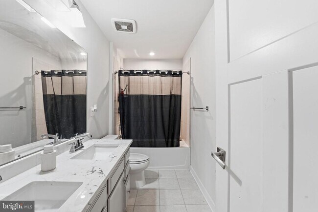 Building Photo - 11190 Wheeler Ridge Dr