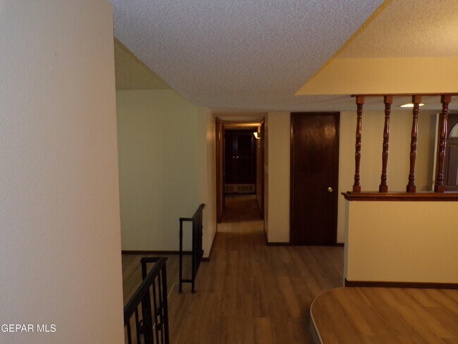 Building Photo - 4699 Round Rock Dr
