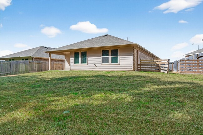 Building Photo - 40320 Hilltop Pr Dr