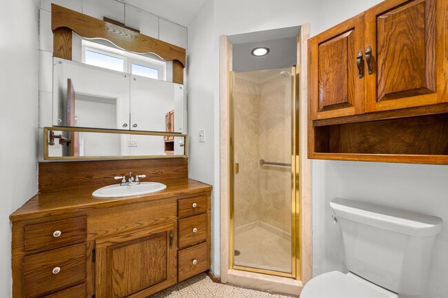 Building Photo - Charming 3 Bedroom 2 Bathroom Home in La M...
