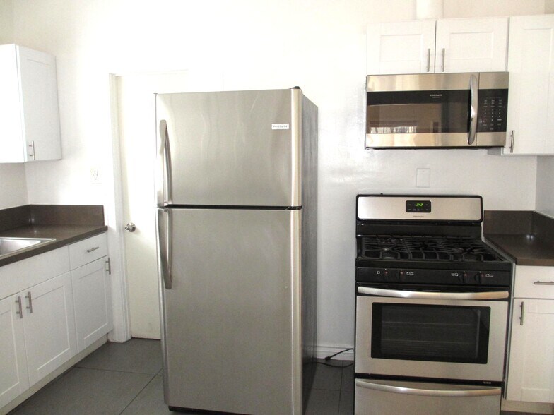 Building Photo - 1204 N Citrus Ave