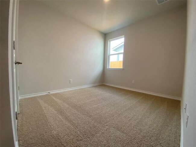 Building Photo - 5128 Vanner Path