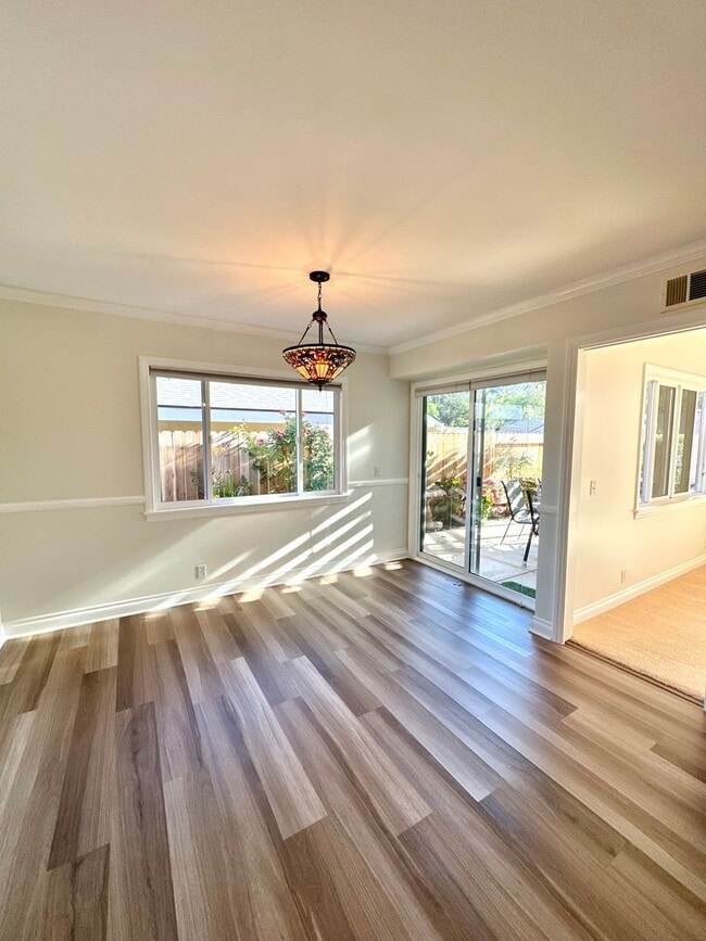 Building Photo - Updated Goleta Home Located in Desirable Santa Barbara Shores