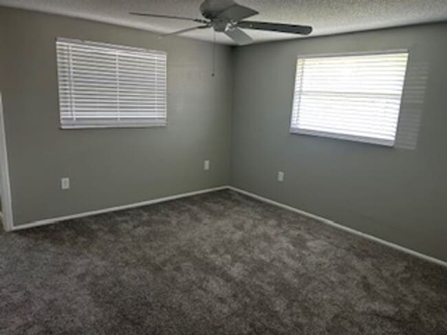 Building Photo - AVAILABLE NOW!!  Well maintained 2/2 in a ...