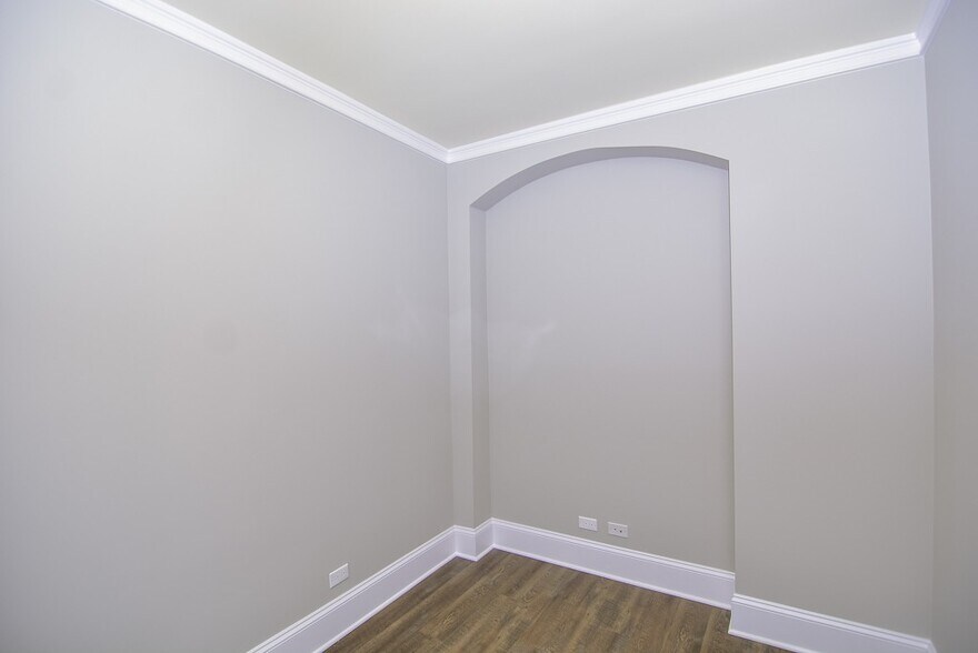 Building Photo - 817 W Lakeside Pl