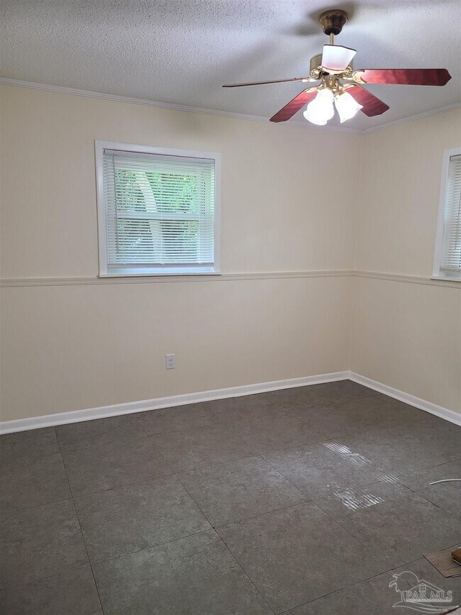 Building Photo - 4421 Bellview Ave